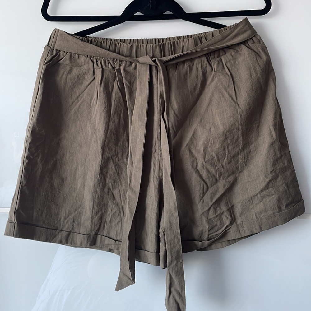 Got to go!! NWT SHEIN Plus Tie front shorts- Size 0XL